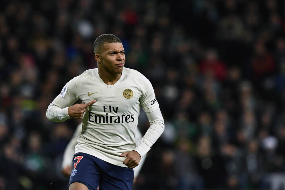 打破僵局！阿玛德插上打出一记穿裆球破门，科特迪瓦取得1-0领先